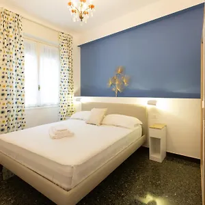 le-caravelle-centro-storico-genova.hotelitalianriviera.com/